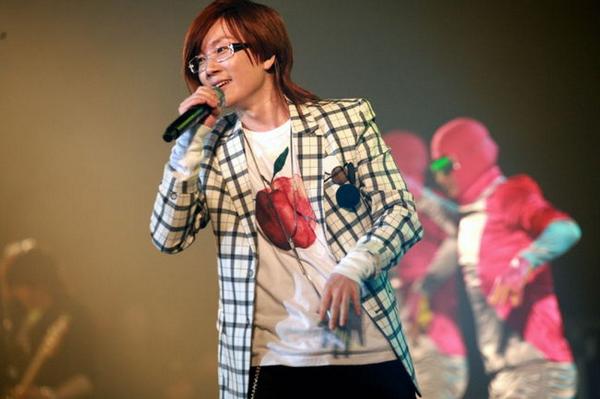 soompi's tweet photo. Seo Taiji to Appear on “Happy Together 3″ and Have One-on-One Discussion with Yoo Jae Suk http://t.co/xPw9T4pYb7 http://t.co/0jvHmBOW6w