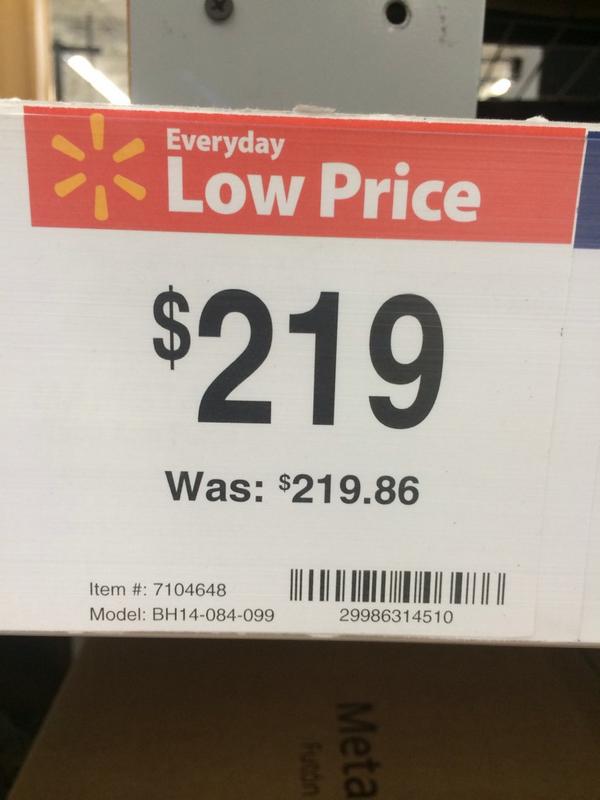 tommisalamii's tweet photo. #walmartfails http://t.co/ylsMRFFvbT