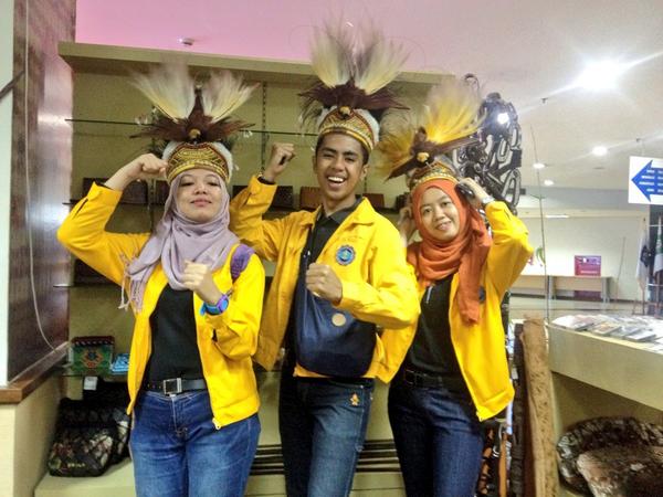 MBKEvent13's tweet photo. Rp3.000.000 Papua's Traditional Hat! @nidabar @nadhiasalsabil http://t.co/S642nUsL3r