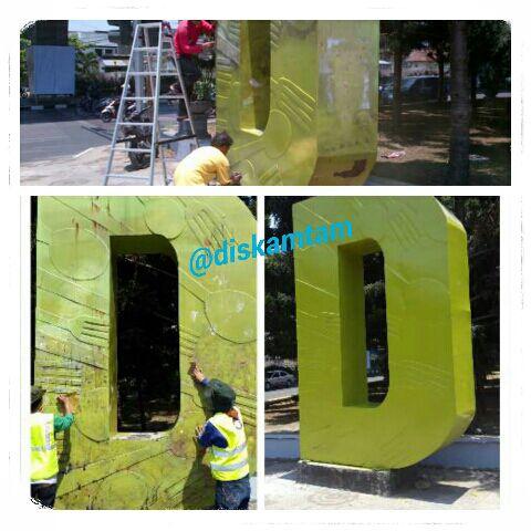 pengecetan huruf DAGO oleh #BidangDekorasiKota&amp;Reklame, Mari beribadah dengan tdk berbuat vandalisme cc <a href="/ridwankamil/">Ridwan Kamil</a>
