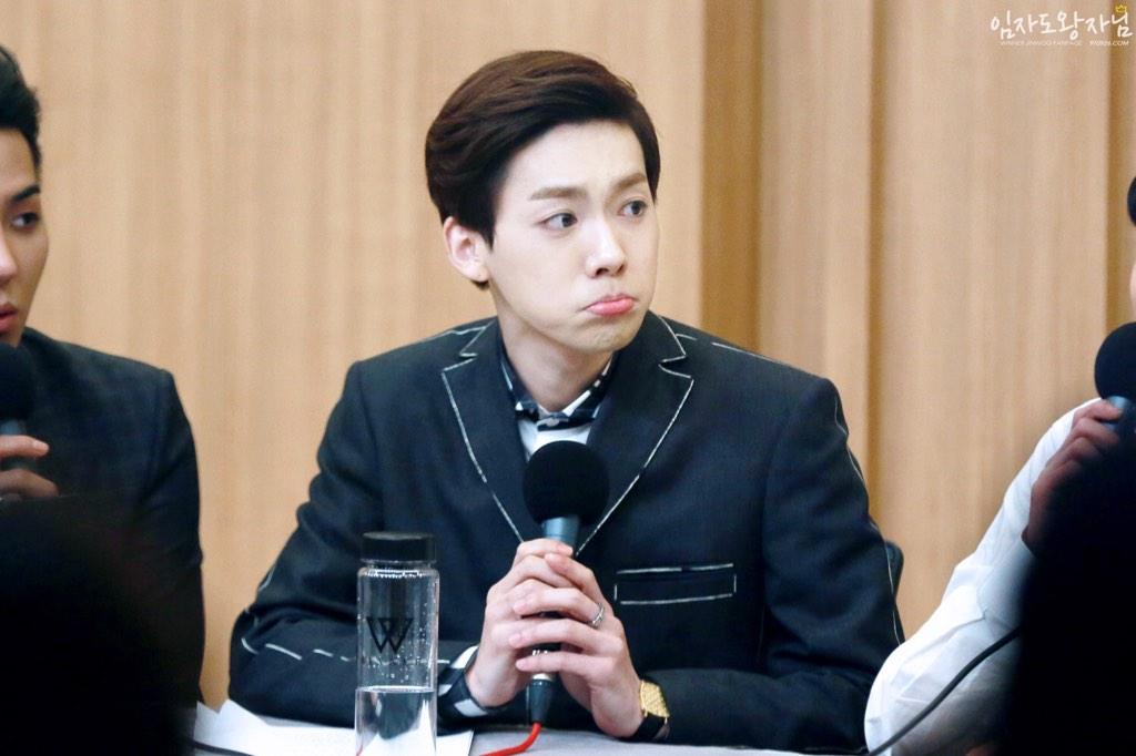 ByMfFMmCMAE8E52.jpg:large