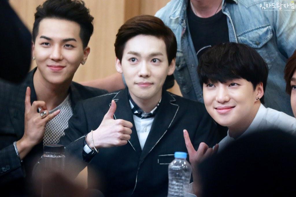 ByMfFOnCEAETZPo.jpg:large