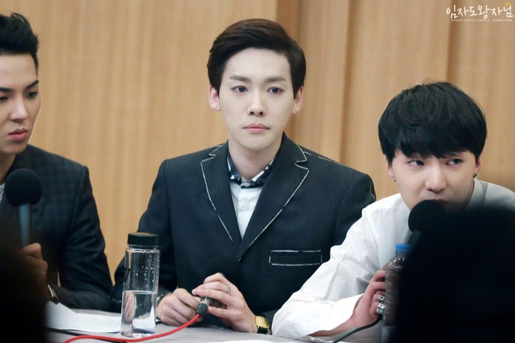 ByMfFOqCcAAj0fi.jpg:large