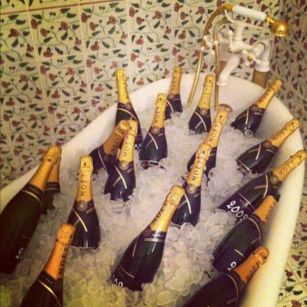Шампанское в ванной