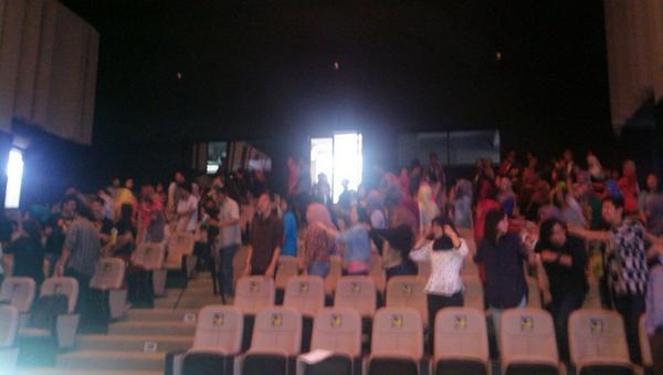 Kebayang kan gimana serunya studio <a href="/UBTV_brawijaya/">Universitas Brawijaya Televisi</a> saat ini? <a href="/dimadis/">Stella GD</a> lagi tampil d hdpan ratusan peserta.