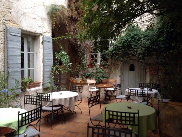 rachelmarkos's tweet photo. Au revoir to a wonderful hotel! #3guys1girlOktoberfest14 http://t.co/CobzjOQnOJ