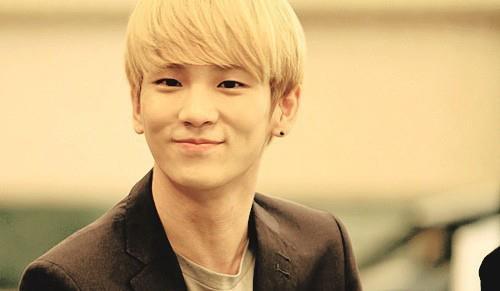 imagines_exo's tweet photo. #24YearsOfKey YEAY!!! HAPPY BIRTHDAY TO OUR CUTE KEY...SAENGIL CHUKHAHAMNIDA ^^ http://t.co/7IUo1DGYgB