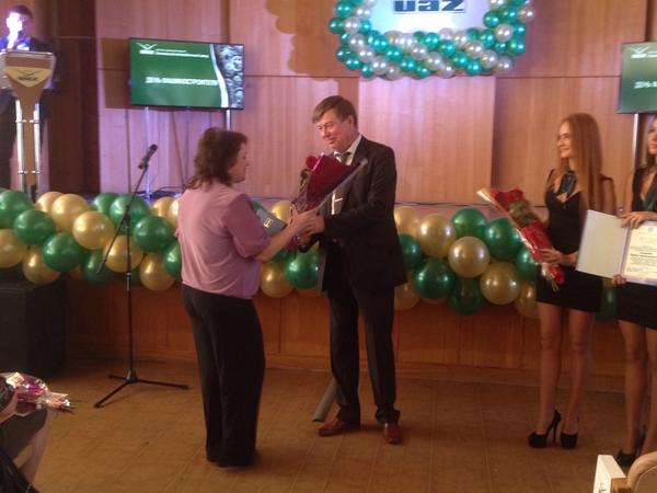 <a href="/A_A_Kryuchkov/">Анатолий Крючков</a> от имени <a href="/Bespalova_MP/">Марина Беспалова</a> и <a href="/sspanchin/">Сергей Панчин</a> поздравил УАЗовцев с Днём машиностроителей. #uaz #уаз