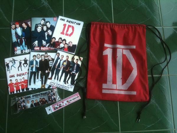 Olshop_Pro's tweet photo. Paket back to school 120rbu (include : 6buku,penggaris,pencilcase,tas drawstring) http://t.co/Jkb4rISlXi