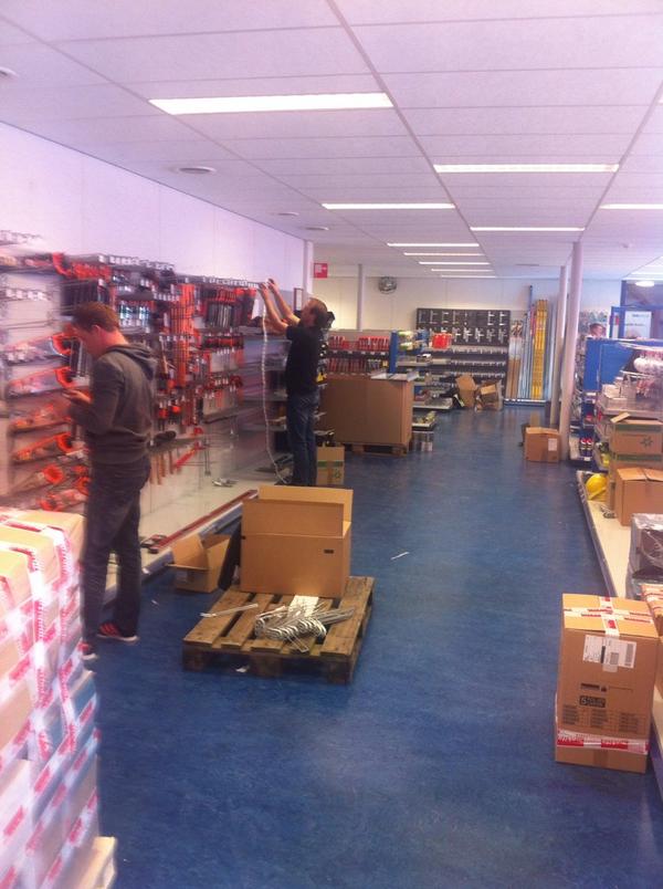 Jongeneel Arnhem ook aan het verbouwen. Veel nieuwe artikelen voor de klant.