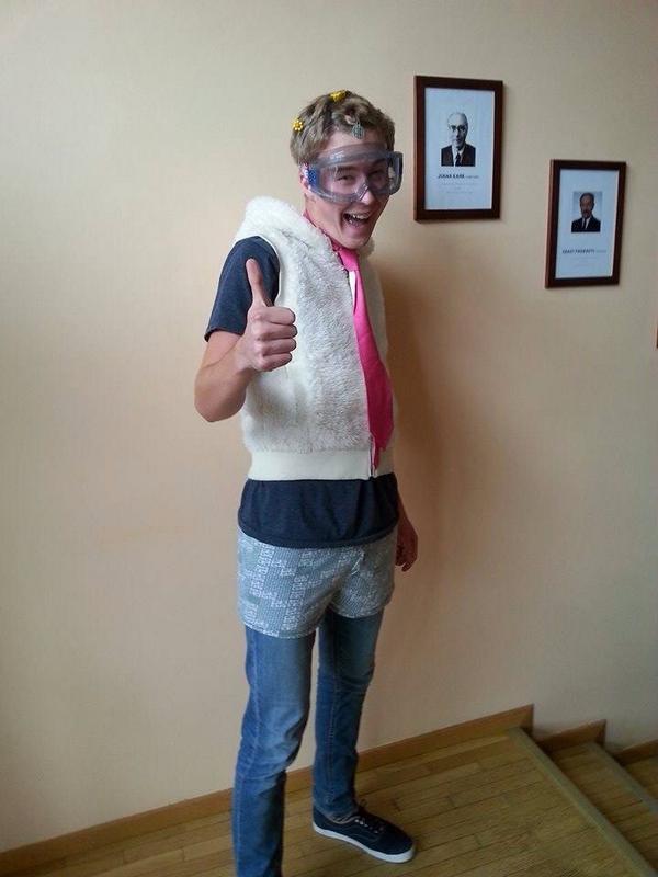 karmelkk's tweet photo. Vend võiks iga päev koolis nii hot välja näha. 🐺🐺🐺 http://t.co/l33DVdJnZ7
