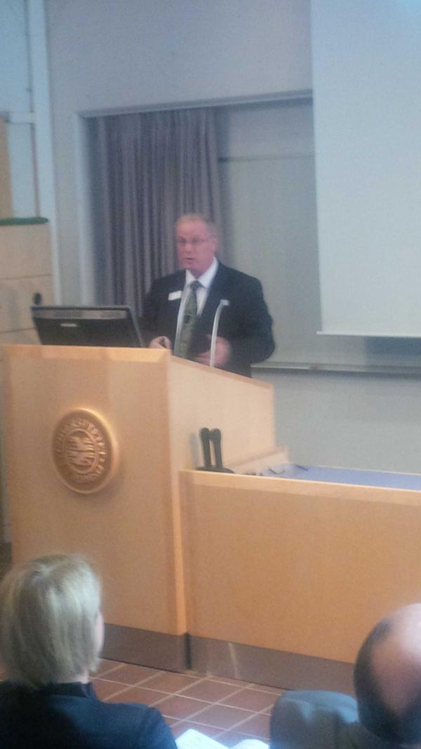 StephenTMooney's tweet photo. Ian Potter @NRC_CNRC presents in Tromso at the Canada Norway on commercialization of Research and Technology #CNNII http://t.co/w6W3JITp0b