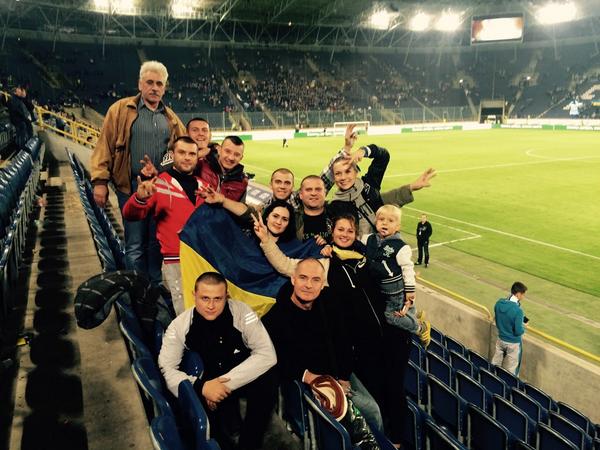 krisshevtsova's tweet image. С бойцами из Днепропетровского военного госпитали побывали на футболе! Спасибо Днепру, за победу! #DniproFC #fcdd