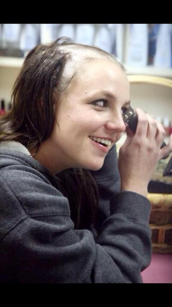 Jarvehh's tweet photo. @Emj__0260 this is me currently without your therapy 😆 http://t.co/DTunVH0Tic