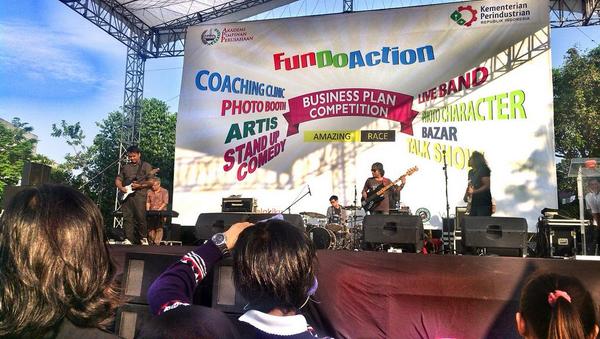 mojo_den's tweet image. Dosen kita pak @DannyGambiro bersama @Groovader &amp;amp; @redbug68 on the stage now!!! @FunDoAction_APP  #FunDoAction #FDA