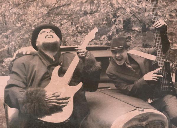 TheGhoolz's tweet photo. Pics of the band. http://t.co/omKZs42oKo