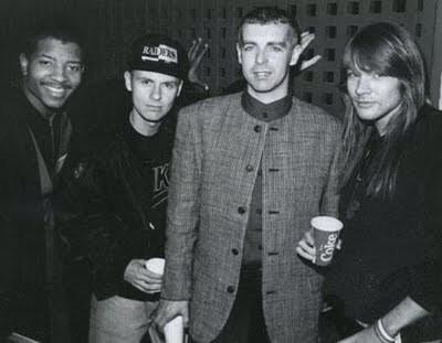 popsvin's tweet photo. 1991: Axl Rose møder Pet Shop Boys efter at have set dem live. Hans yndlingssang med dem er Being Boring. http://t.co/KnwVZa2cgv