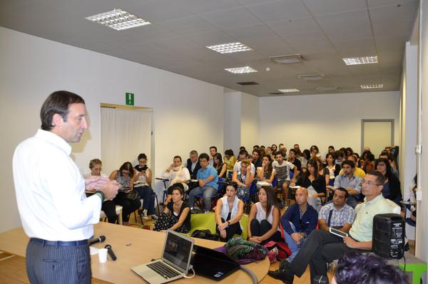 Italiacamp's tweet photo. Era questo che intendevamo per #connectspace durante l'inaugurazione della nostra sede cc .@SMWRME .@LinkedIn #SMW14 http://t.co/MrFJEH223J