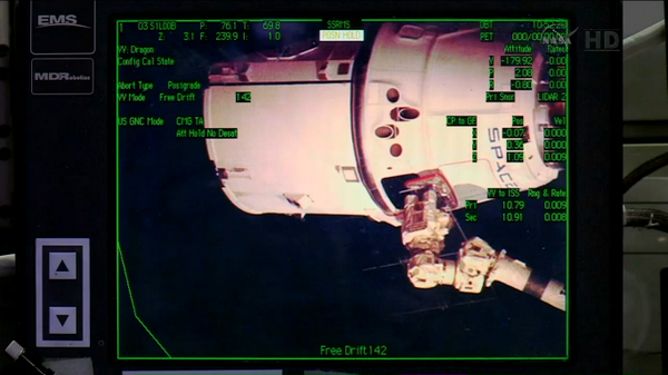 NASA's tweet photo. #Dragon caught by @Astro_Alex &amp; @Astro_Reid at 6:52a ET. #ISScargo craft to attach ~9:15a. http://t.co/5zlXroPSMN http://t.co/CCSTZFTGrw