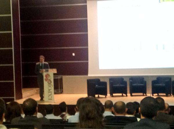 Clalanda's tweet image. El subdirector Espinosa comienza con su ponencia en #Expojoc 2014