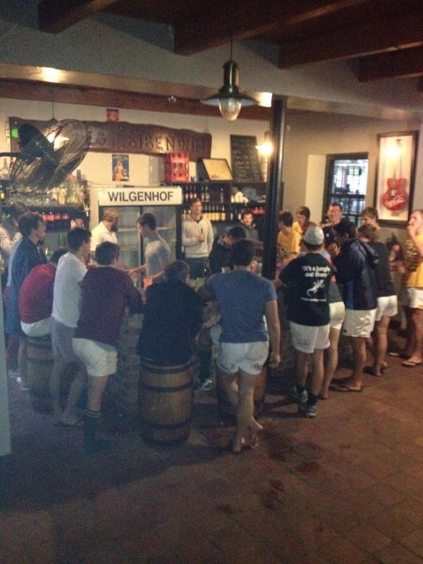 Sandhaaie drink 'n Willows coke op die final #WYFB #sandhaaie