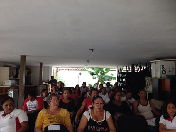 FcnmJose's tweet photo. Reunido con el gran equipo de la red de bibliotecas y casas de cultura. Yaracuy rumbo al III Congreso de Cultura. http://t.co/2Dd42mlq8B
