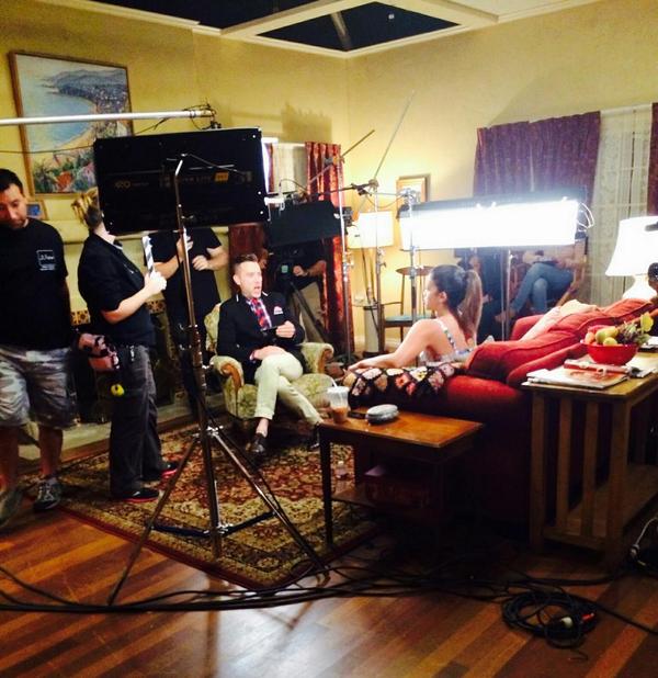 chrisparente's tweet photo. On set with the truly amazing @HereIsGina  of @CWJaneTheVirgin. The show is inventive, smart and full of heart. http://t.co/vwIuxiq6Ds