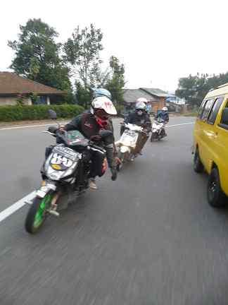 Ajam_KOV's tweet photo. Touring adalah hal terkecil kami untuk mengetahui indahnya kekayaan alam indonesia ! http://t.co/9meffrz6ml