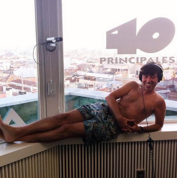 IvanMera3's tweet photo. Que grande al ver el posado de otoño de @djdanimoreno #ElGallo @40Andaya #AsiSi
PD:Falta el mojito anque sea otoño xD http://t.co/sk7dR1pf10