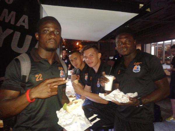 MalcolmsDeli's tweet photo. Meralco Sparks enjoying Malcolm's Burger at Mckinley Hills! http://t.co/uIQp9Ny7cI