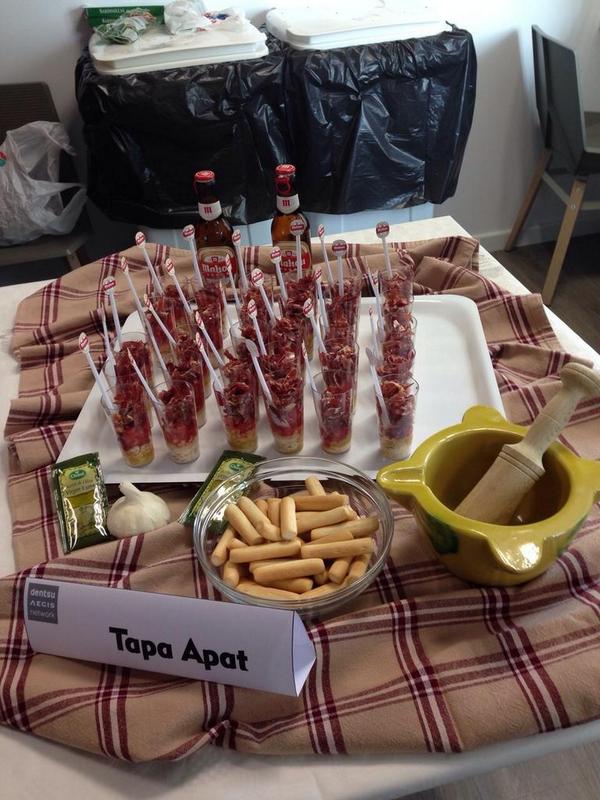 anaps1980's tweet photo. @bluespiritcom  #bluespiritmahouistas nuestra tapa. Nada mas autentico que una Mahou y un buen jamon http://t.co/r69C2LO955