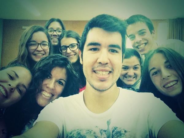 LidiR23's tweet photo. Así se pasan mejor las clases! http://t.co/VRho1jhTII
