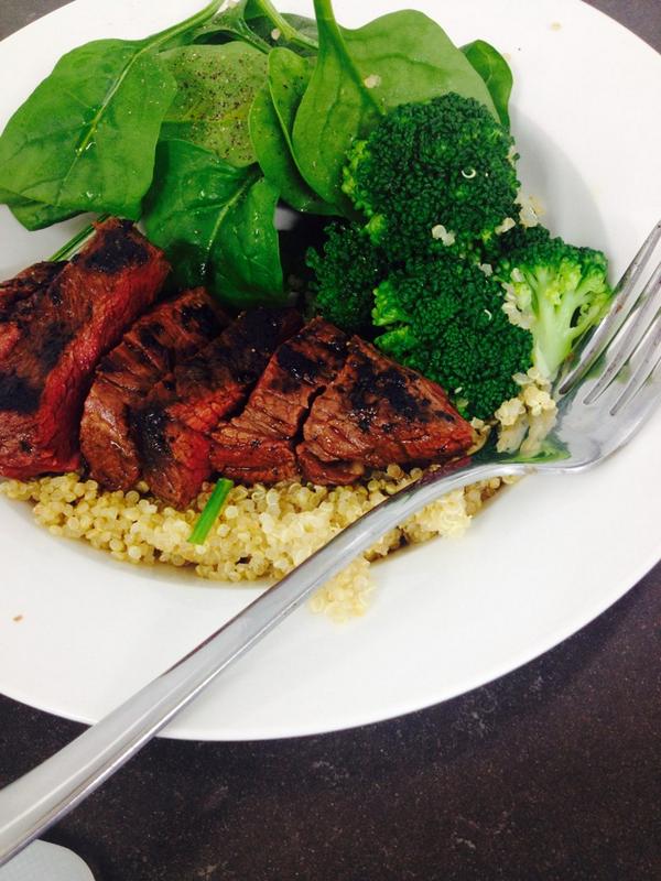 rach_macromeats's tweet photo. @GourmetGame Bush plum roo steak w quinoa &amp; greens #healthy but #delicious #lunch #safood http://t.co/kJGXCZTp6H