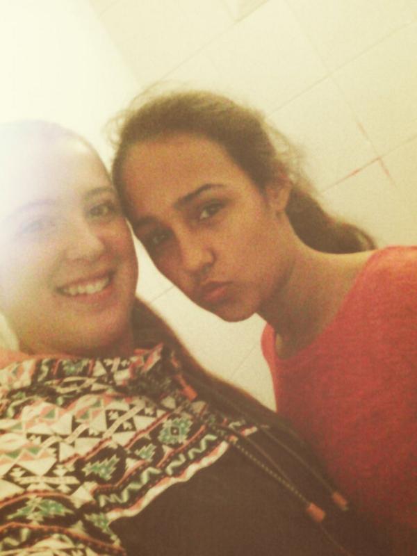 anabelisla13's tweet photo. En el cuarto de baño del instituto cn saritaa siscar ;) http://t.co/emHlFWdeyk