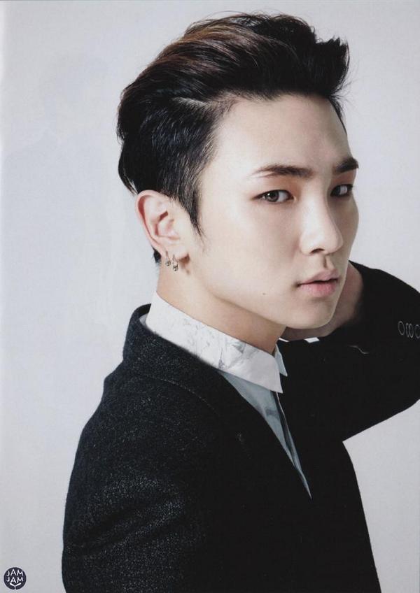 FatumTempus's tweet photo. คิ้วบากกระชากใจ รักนะรู้ยัง? รักนะคนเก่ง
#24YearsOfKey #HappyKeysDay #기범아생일축하해 http://t.co/WsNhzdYvh8