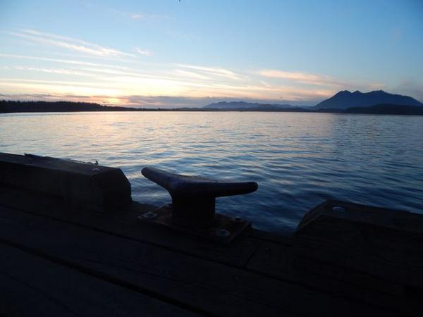 AmirIsWriting's tweet image. Fall is here, but #Canada's scenery is still looking fine:  - Reading time ;)