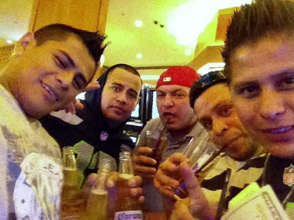 bernychi11's tweet photo. CoN Los Homies!! http://t.co/iWpyKEzAZN