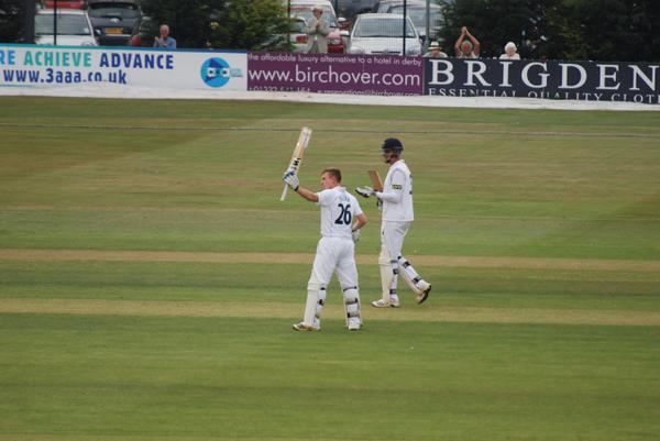 DerbyshireCCC's tweet photo. CENTURY! @BennySlats celebrates his maiden first-class ton! Well done Ben! #P2bD #DERvLEI http://t.co/2YpCtCDoCl