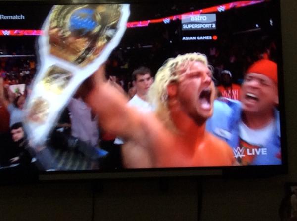 HausofHilton's tweet photo. #icrematch #WWEKualaLumpur http://t.co/lU71VprU5M