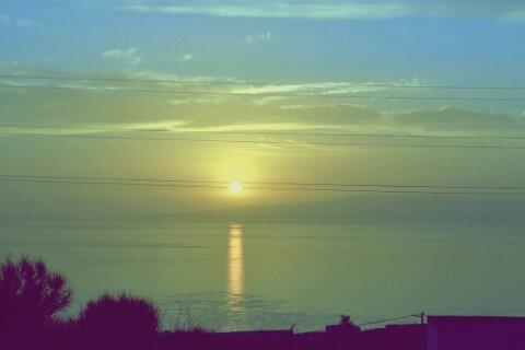 keepcalmfour's tweet image. De extrañarte aprendí que no se vive de recuerdos.