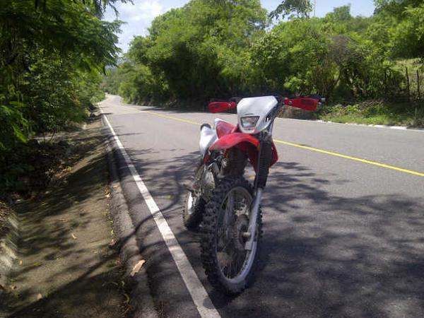 Un_tal_Duglas's tweet photo. Los mejores momentos los paso montados en ella. http://t.co/BS38HX6isv