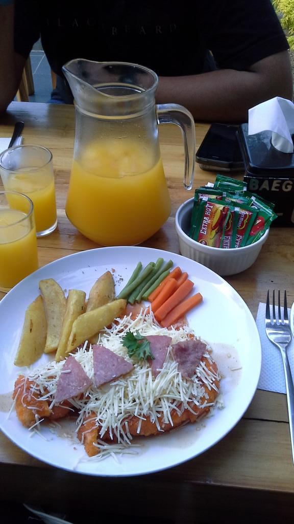 suslia's tweet photo. Heee @lemamela ini enak loohh kuliner terbaru ku di malang, pengen ngajakin kamu kesinii biar bisa sepiring berdua :( http://t.co/8PvDo9EV6t
