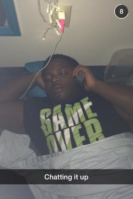 ortiz_juan25's tweet photo. “@ESUSleepers: Haha #CaughtSlippin on his Bae Lmao😂😴😫 http://t.co/gIzqGaXSvn”@codycoop72 you? Lol
