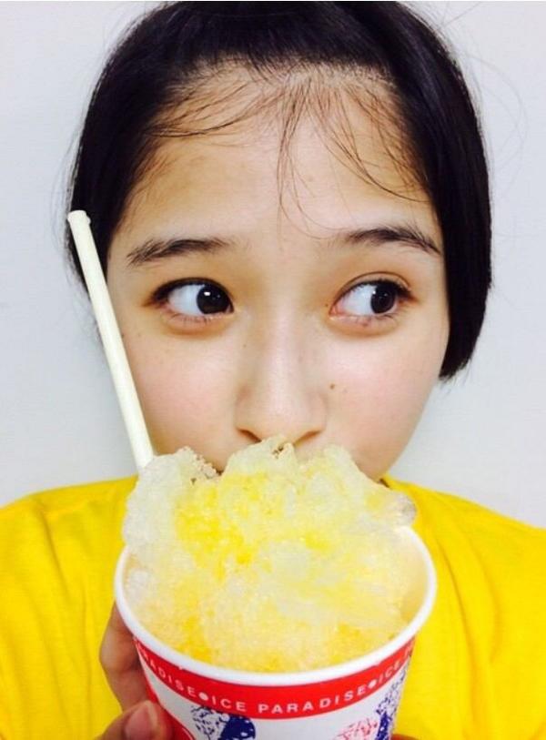 Kanako__o712's tweet photo. さて今日は寝ますよ。そして今日つくづく思ったこと。ももたまいは最高。以心伝心。うひょ。てことでそんなたまいさんとももたさんの似たようなかき氷ショットをぺたっと貼っておやすみかんぜりー。 http://t.co/3pF1u3cWT4