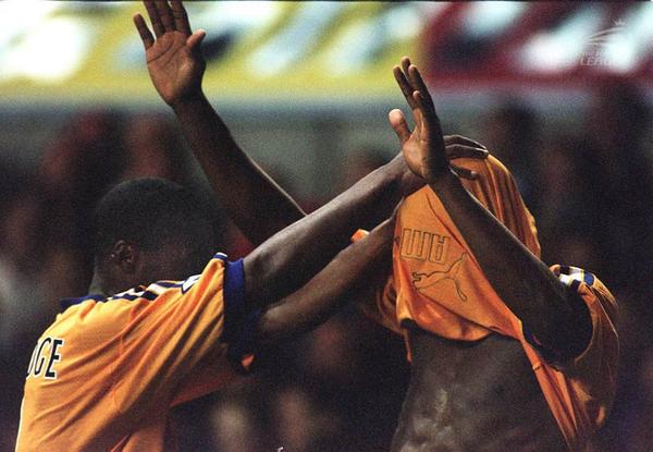 Carabao_Cup's tweet image. #Round3Memories - 1997: Paulo Wanchope celebrates scoring for @dcfcofficial in a 2-1 win at @SpursOfficial