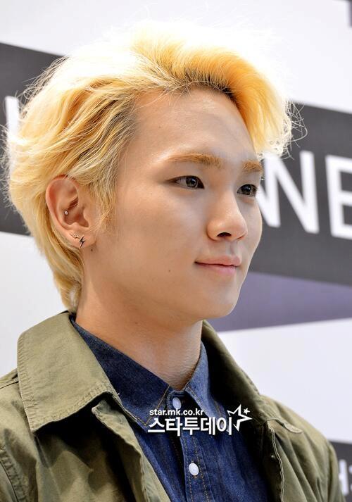 littlefreakskey's tweet photo. ถึงแม้จะหมดวันเกิดคีย์แล้ว แต่ทุกวันของเรามีคีย์เสมอนะ 💙💙💙 #24YearsOfKEY http://t.co/rM9ldUvWuz