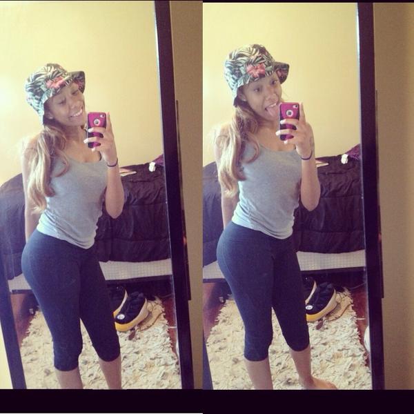 “<a href="/DJZeeti/">Zeeti</a>: twitpic that ass pokin”