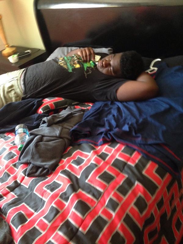 _LuiLu's tweet photo. Work got me like http://t.co/syW1dM82HZ