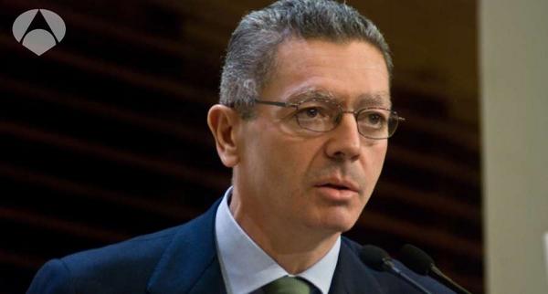 antena3com's tweet photo. ÚLTIMA HORA: Gallardón anuncia su dimisión como ministro de Justicia
http://t.co/WzBlwxLv0a http://t.co/uFV6ScGqXd