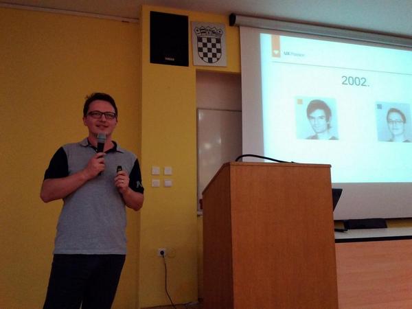 OsijekSoftwareC's tweet photo. #OSCpredstavlja započelo je predavanjem koje drži @darkoche iz @UXPassion. Slijedi priča o tome kako je sve počelo. http://t.co/NJ1x74UqHu
